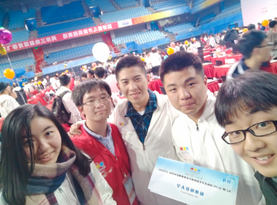 赛队成员与在北京读研的学长合影