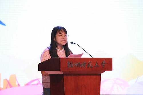 老生代表郎威俐发言