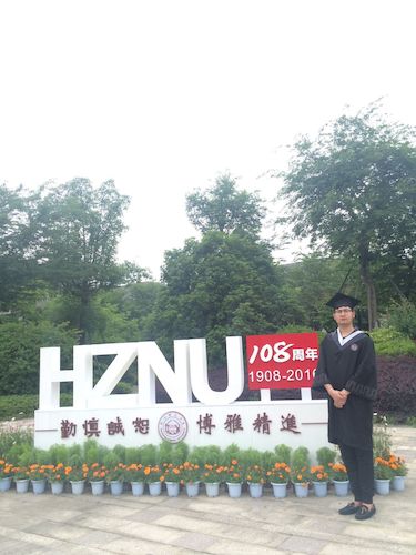 阿布都赛米毕业季留影