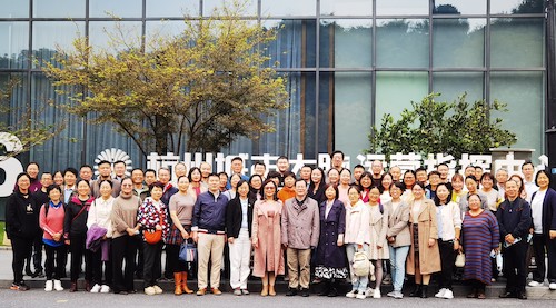 城市大脑指挥中心外合影 (1)