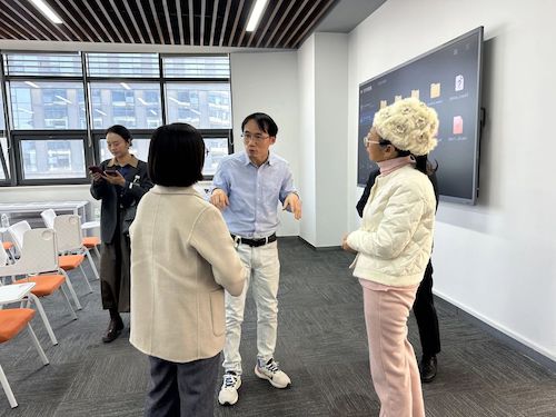 交流环节积极讨论